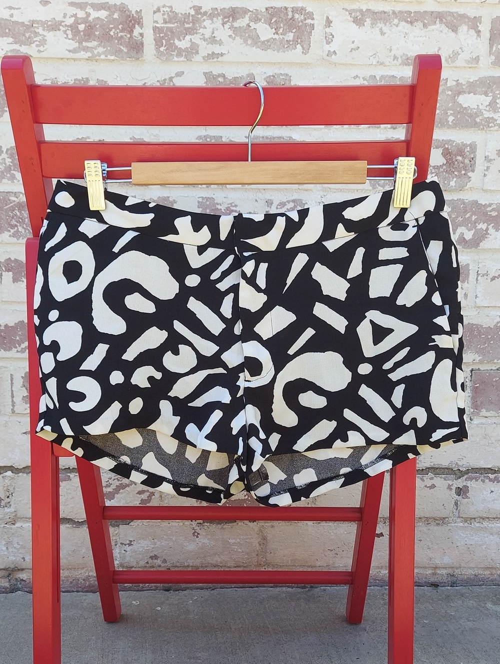 Alice & UO Black & White Abstract Patterned Women's Mini Shorts
